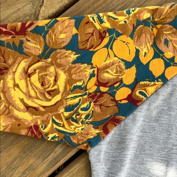 LuLaRoe Randy Tee - Picture 4 of 5